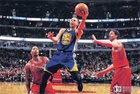 欧文突破两人防守命中三分